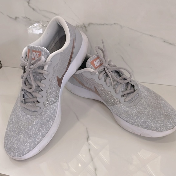 Rose Gold Nike flex contact tennis shoes - Picture 12 of 12